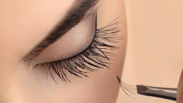What is a skin patch test for eyelash extensions?