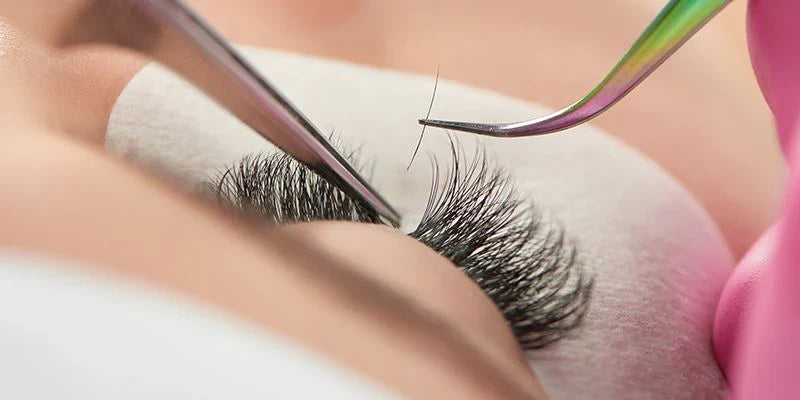 The Right Way to Apply Lash Extensions